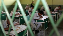 Siswa Cas Cis Cus Berbahasa Inggris Kebanggaan Semu