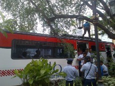 Railbus di Solo Diuji Coba, Serempet Pepohonan dan Atap Rumah