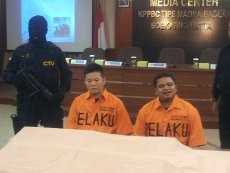 Sembunyikan 1 Kg Heroin di Frame Kaligrafi, Penjaga Toko Dibekuk