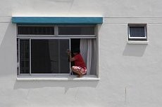 7 TKI Tewas, Singapura Serukan Larangan Bersihkan Jendela Apartemen