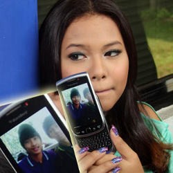 Ciee..Aurel Pamer Foto Pacar