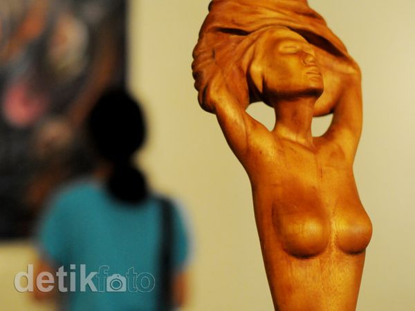 SBY, Obama dan Patung Perempuan Telanjang SBY, Obama dan Patung Perempuan Telanjang