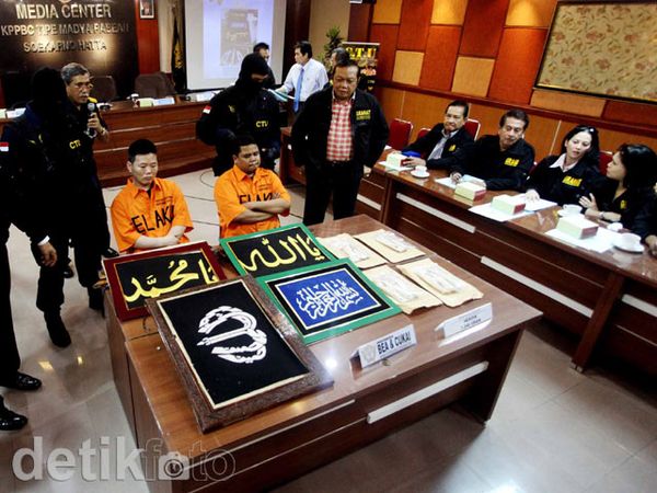 Terlalu! Kaligrafi Lafal Allah Buat Bungkus Heroin