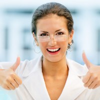 Perempuan Sibuk Lebih Suka Dipuji Dibanding Bercinta