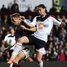 Bolton Menang di Markas Villa