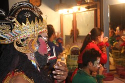 Tur Belakang Panggung Sendaratari Ramayana Purawisata Jogja