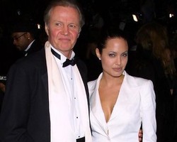 Jelang Menikah, Jolie Dilarang Tambah Anak Lagi