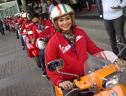 Keliling Jakarta Naik Vespa S