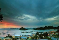 Buka Baju, Terjun & Selami Keindahan Laut Labuan Bajo