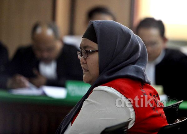 Berjilbab, Afriyani Sopir Xenia Maut Mulai Diadili