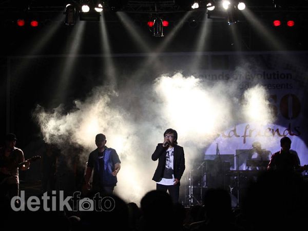 Gelar Mini Konser, Ari Lasso Terus Eksis