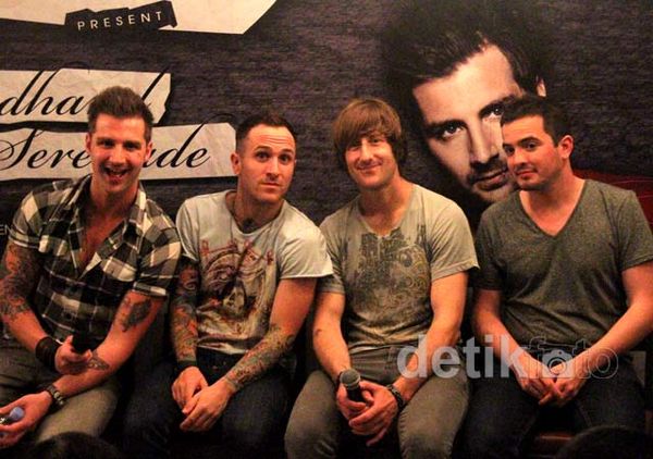 Secondhand Serenade Konser 3 Kota di Tanah Air