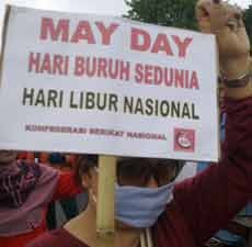 Jelang Hari Buruh, Ratusan Buruh Tolak Outsourcing