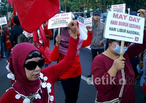 Ratusan Buruh Tolak Outsourcing