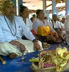 Umat Hindu Bali Gelar Ritual Dharma Yatra di Pasuruan
