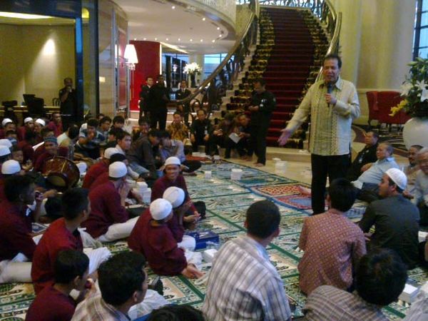 Jelang Beroperasi, The Trans Luxury Hotel Syukuran