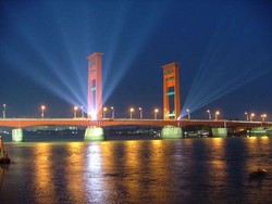 Belum ke Palembang, Jika Belum Menapaki Jembatan Ampera