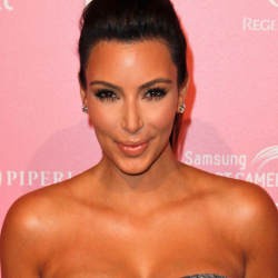 Kim Kardashian Makin Hot!
