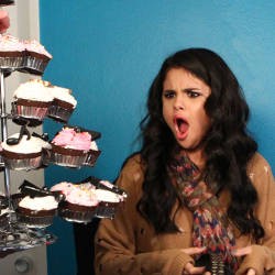 Ketika Selena Gomez Dapat Kejutan