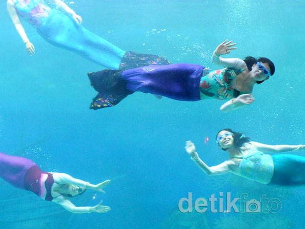 Serunya Bermain Teater Dalam Air
