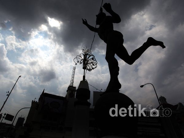 Misteri Patung Hermes di Tengah Harmoni