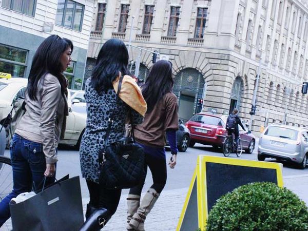 Di Jerman, Anggota DPR Belanja di Mall Mewah !