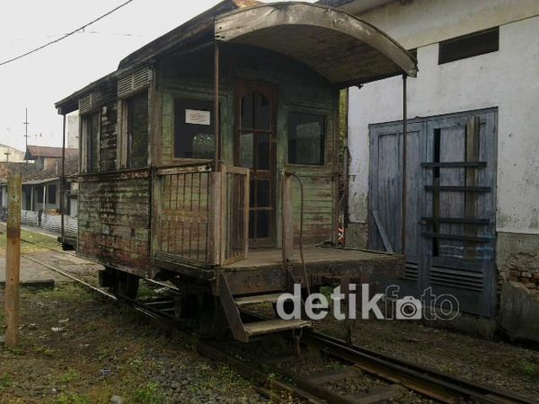 Kereta Kayu Berumur 115 Tahun Masih Utuh 