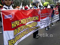 Puluhan Buruh Tolak Outsourcing