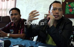 Ramdhan Pohan (kanan), pertama kali ditunjuk sebagai manajer timnas senior, ia langsung berkenalan dengan para pemain dan para official timnas.