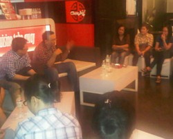 Malam Mingguan, Ahok Sapa Anak-anak Gaul di Kemang