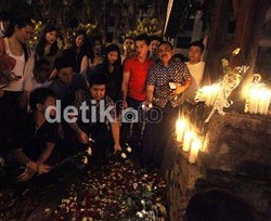 Keluarga Olivia Tabur Bunga di Lokasi Juke Maut