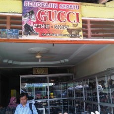 Terpinggirkan, Sepatu Made in Bunut Tetap Bertahan