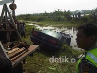 Volvo Tabrak Motor, 5 Orang Tewas
