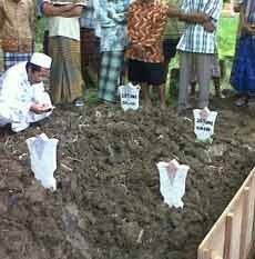 Pemakaman Tiga Korban Tewas Ditabrak Volvo Diwarnai Isak Tangis