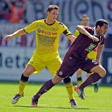 Dortmund & Bayern Menang, Schalke Kunci Posisi Tiga