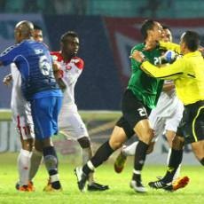 Gol Kontroversial NKong Menangkan Arema