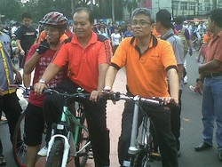 Sambil Bersepeda, Hidayat-Didik Bahas Polusi Jakarta