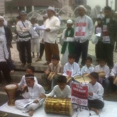 Tolak Lady Gaga, Ratusan Orang Ber-GUMAM Marawis di Bundaran HI