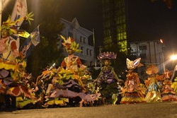 Penuh Warna dan Bunga di Semarang Night Carnival 2012