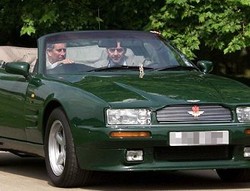 Pangeran Charles Lelang Mobil Mewah