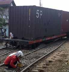 Kereta Barang Anjlok di Jalan Jakarta
