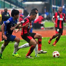 Persipura Kalahkan Persib
