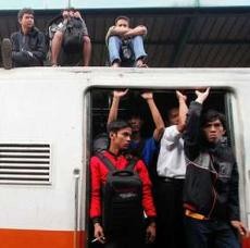 KRL Jadi Alternatif Angkutan Bebas Macet Saat Demo May Day Besok