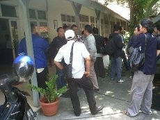 Diberhentikan Sepihak, 12 Karyawan Harian Semarang Tuntut Pesangon