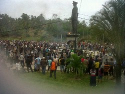 Ketika Warga Marah Atas Berdirinya Patung Kakek Bupati Lampung Selatan