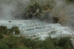 Berendam Hangat di Kota Spa, Saturnia