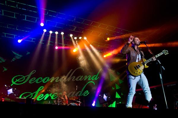 Konser Secondhand Serenade di Jakarta