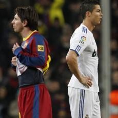 Ronaldo-Messi Berebut Sepatu Emas