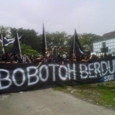 Bobotoh Kembali Tuntut Umuh Mundur