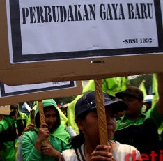 35 Ribu Buruh Cikarang Kepung Jakarta, Polisi Jaga Pintu Tol